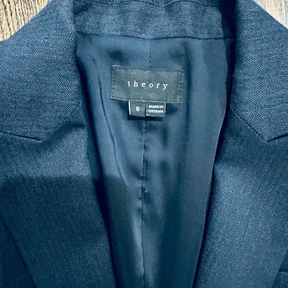 EUC Theory Navy Blazer - Size 0 - Picture 2 of 8